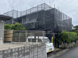 高石市　リフォーム店　外壁塗装　施行中
